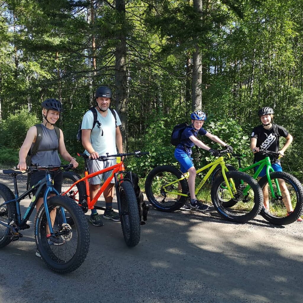 Four fatbikes ready for an bike tour in Tiveden